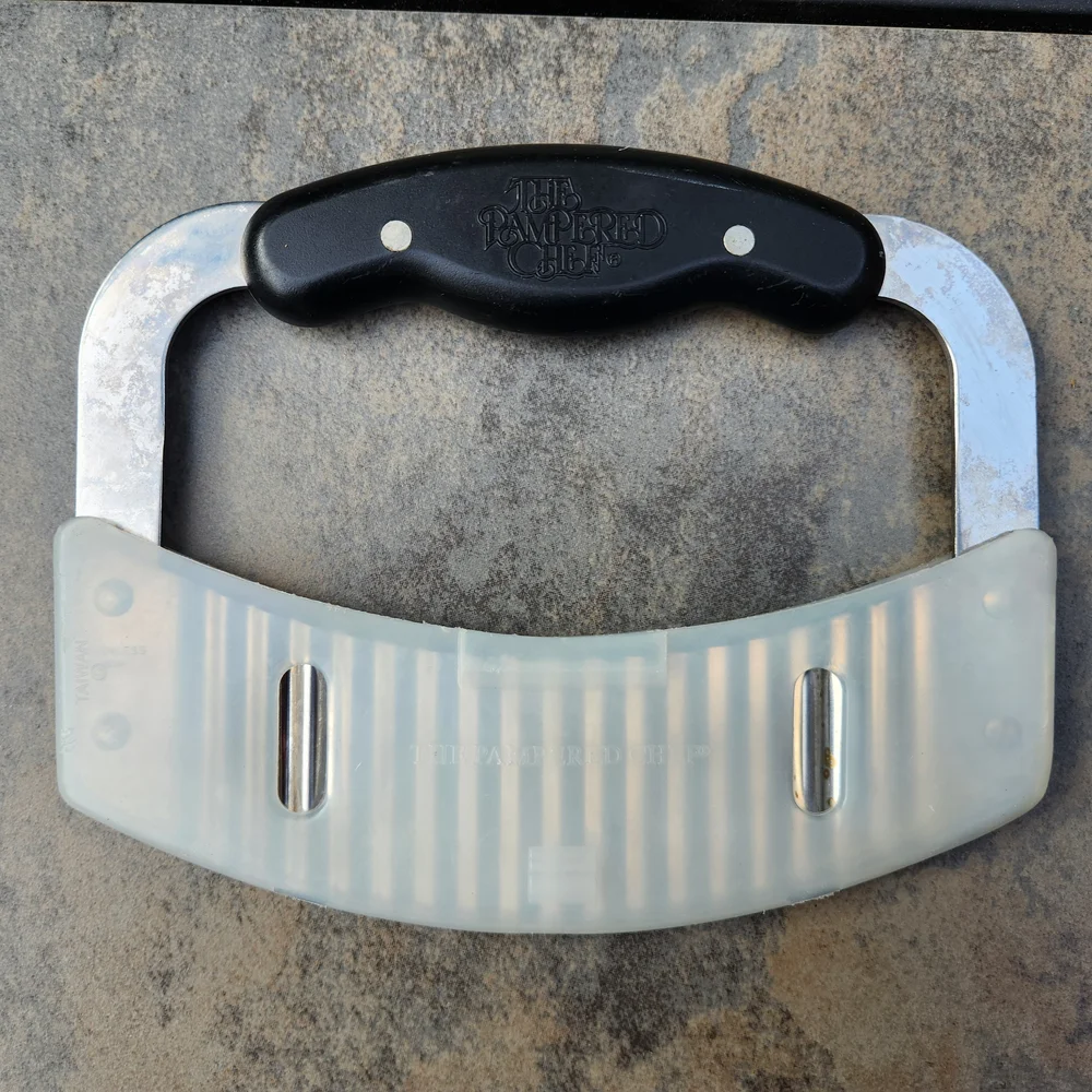 Pampered Chef Crinkle Cutter #1063 With Protective Blade Cover